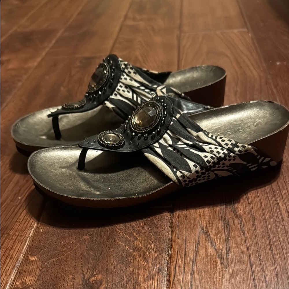 Madison Black and White Sandals - Women’s Size 8.5